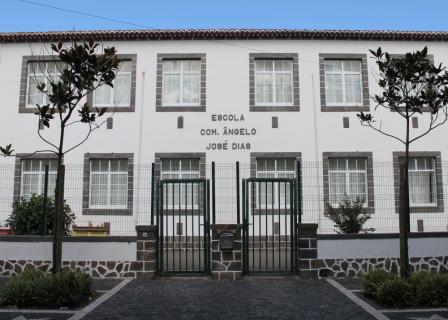 Alunos da EBI dos Mosteiros faltam às aulas em protesto