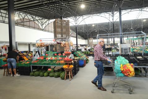 Com o Mercado da Graça de volta à praça central, comerciantes querem resgatar os clientes perdidos