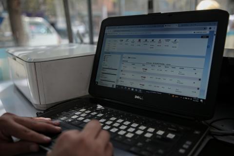 Afeganistão restringe acesso a redes sociais Facebook, Instagram e Snapchat