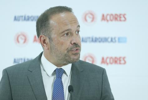 Líder do PS/Açores reivindica reforço de guardas prisionais em Angra do Heroísmo