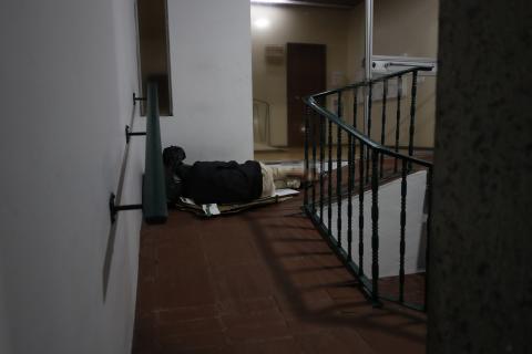 Projeto-piloto abre as portas da saúde aos sem-abrigo