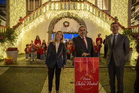 Ponta Delgada inaugura iluminação de Natal com investimento para reforçar turismo no inverno