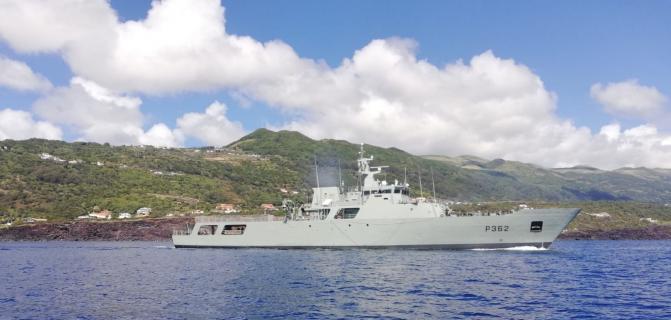 Navio da Marinha realiza exercício de Busca e Salvamento