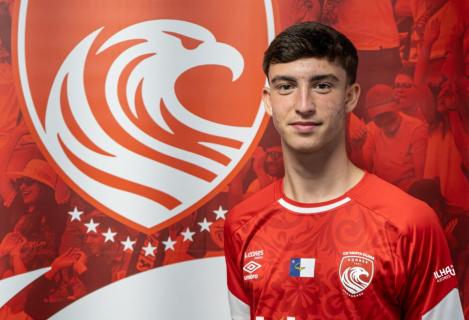 Jaime Medeiros assina contrato profissional com o Santa Clara