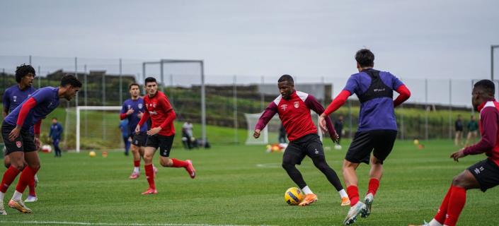 Santa Clara recebe Vitória de Guimarães depois do “clássico” Benfica - FC Porto