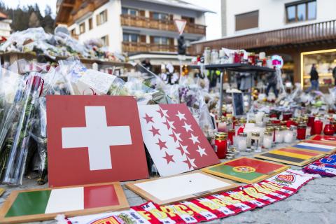 Famílias das vítimas consternadas por falta de inspeções em bar suíço que ardeu na passagem de ano