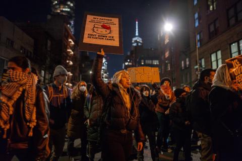 Centenas de pessoas manifestam-se em Minneapolis após morte de mulher por agentes federais