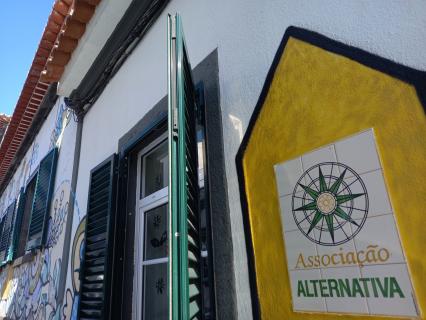 Alternativa diz que há mulheres grávidas a “consumir veneno”