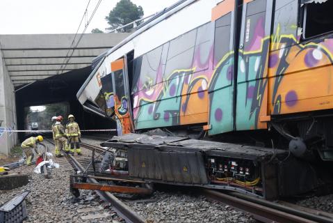 Pelo menos 20 feridos em acidente ferroviário em Barcelona