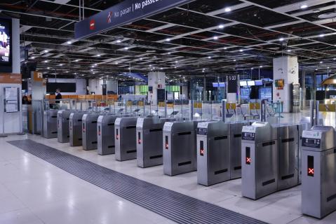 Comboio colide com grua em Espanha e faz três feridos