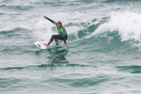 Francisca Veselko junta-se a Yolanda Hopkins na elite mundial de surf