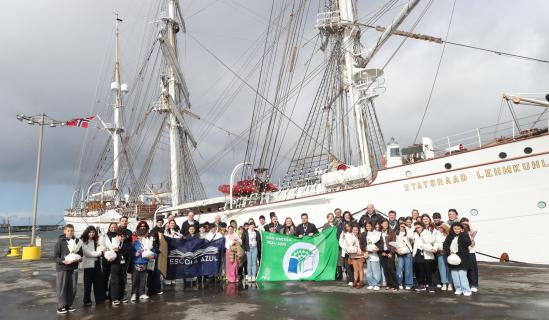 Cerca de uma centena de alunos da EBI Lagoa visitam o Statsraad Lehmkuhl