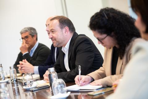 Líder do PS/Açores defende plano de contingência para apoiar agricultores