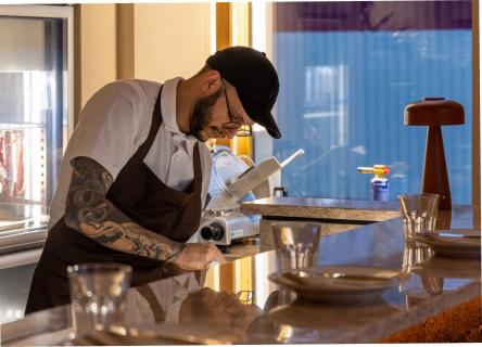 Três restaurantes açorianos distinguidos com 1 Sol do Guia Repsol 2026