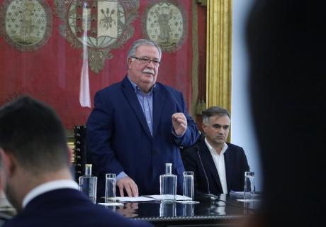 São Miguel levanta voz contra incongruências e impasse político