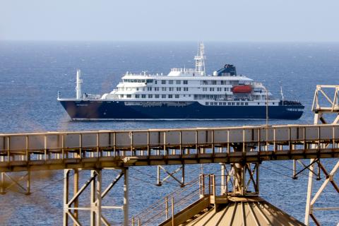 Navio vai seguir com tripulantes para Países Baixos após passar por Canárias
