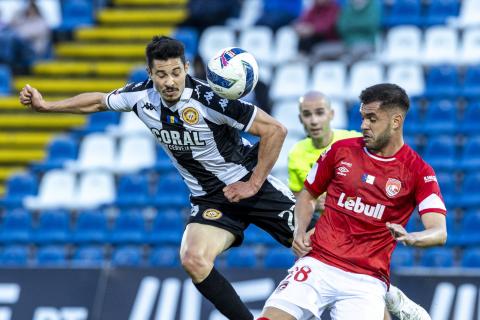 Santa Clara despede-se dos sócios com vitória no dérbi insular 
