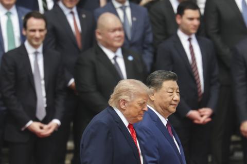 Trump diz ter recebido de Xi disponibilidade para ajudar a reabrir Ormuz