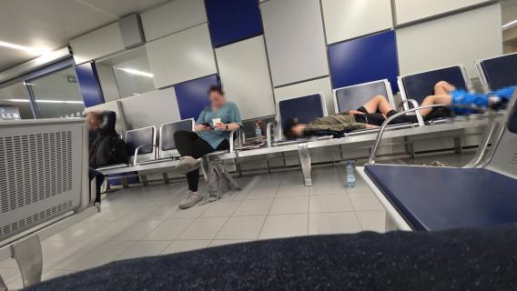 Passageiros passam noite na aerogare civil das Lajes após SATA cancelar voo
