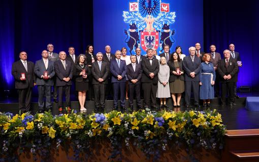 Personalidades e instituições distinguidas com as insígnias honoríficas açorianas