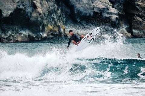 Sete surfistas açorianos no Allianz Ribeira Grande Pro