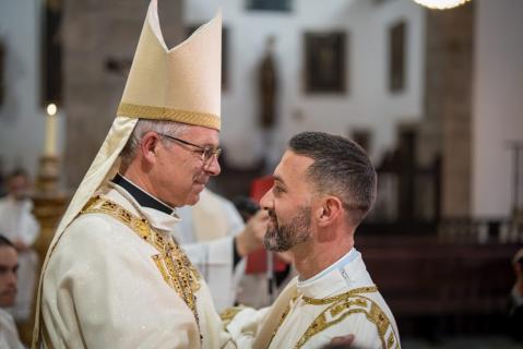 Ordenado o último padre formado no Seminário de Angra