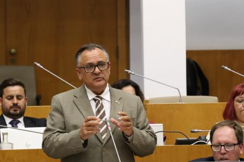 Parlamento açoriano aprova projeto de resolução sobre financiamento do transporte aéreo interilhas