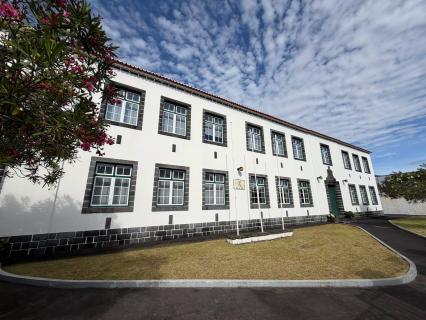 Abaixo-assinado contra fecho da escola dos Foros
