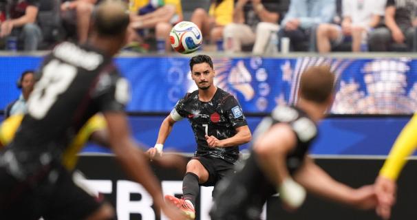 Portista Stephen Eustáquio apura Canadá para os oitavos de final