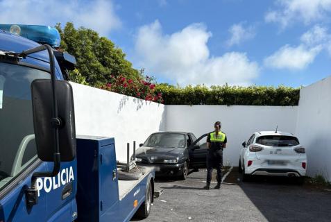 Município de Ponta Delgada remove veículos abandonados na via pública