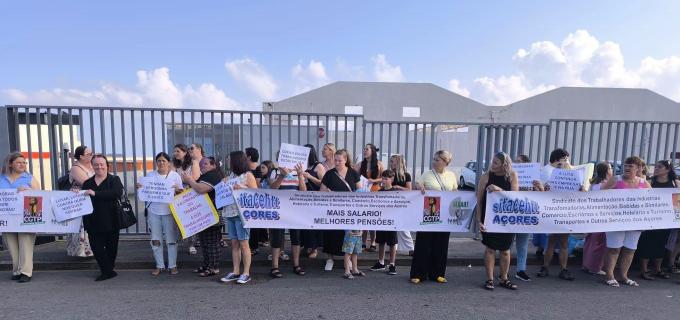 Trabalhadoras da Cofaco manifestam-se e pedem dignidade e valorização salarial