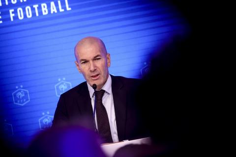 Zidane regressa ao ativo e é o novo selecionador de futebol de França