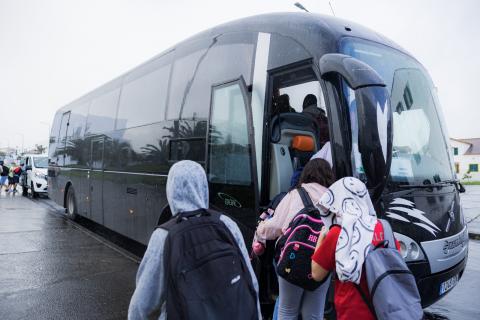 Governo diz que transferiu verbas do transporte de alunos para os fundos escolares