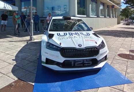 Skoda Motorsport presenteia Luís Miguel Rego com a edição especial de aniversário
