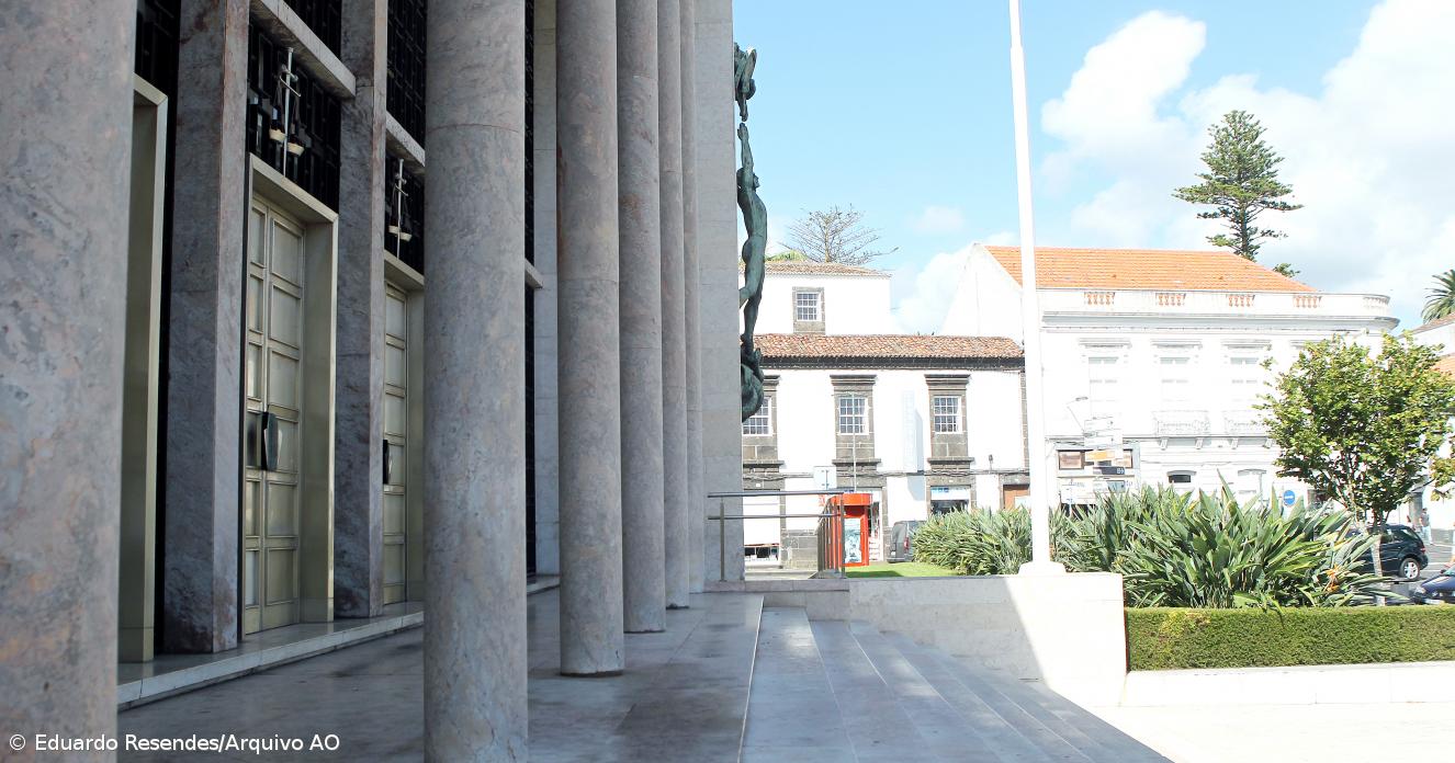 Pena suspensa para jurista condenada por tráfico de droga 