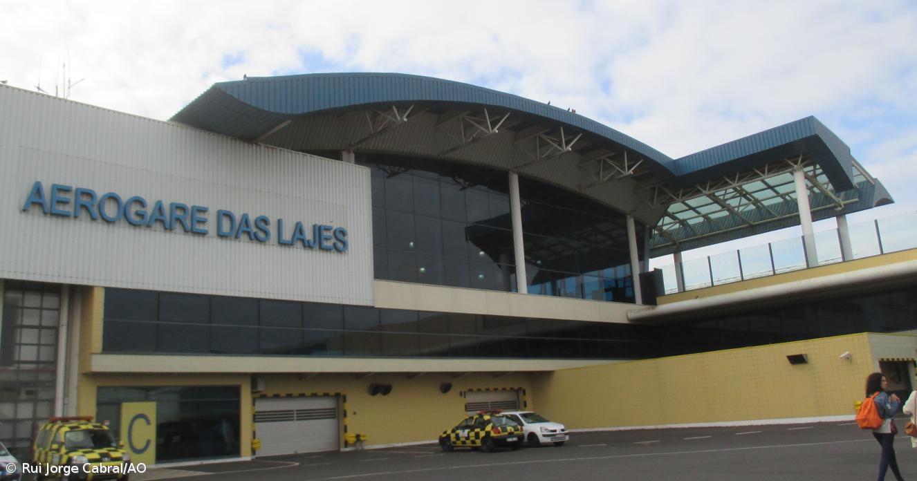 Aerogare Civil das Lajes com reservas de combustível para garantir operação