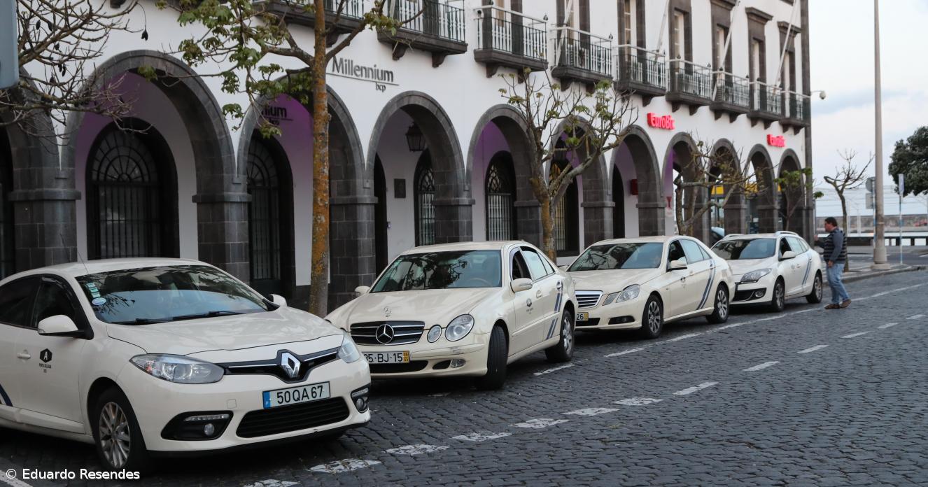 PS/Açores questiona Governo Regional sobre limite máximo de 10 anos para táxis