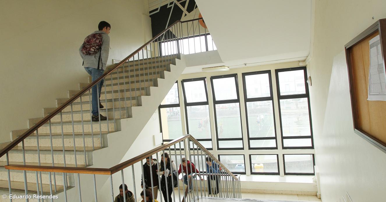 Alunos discutem controlo digital nas relações