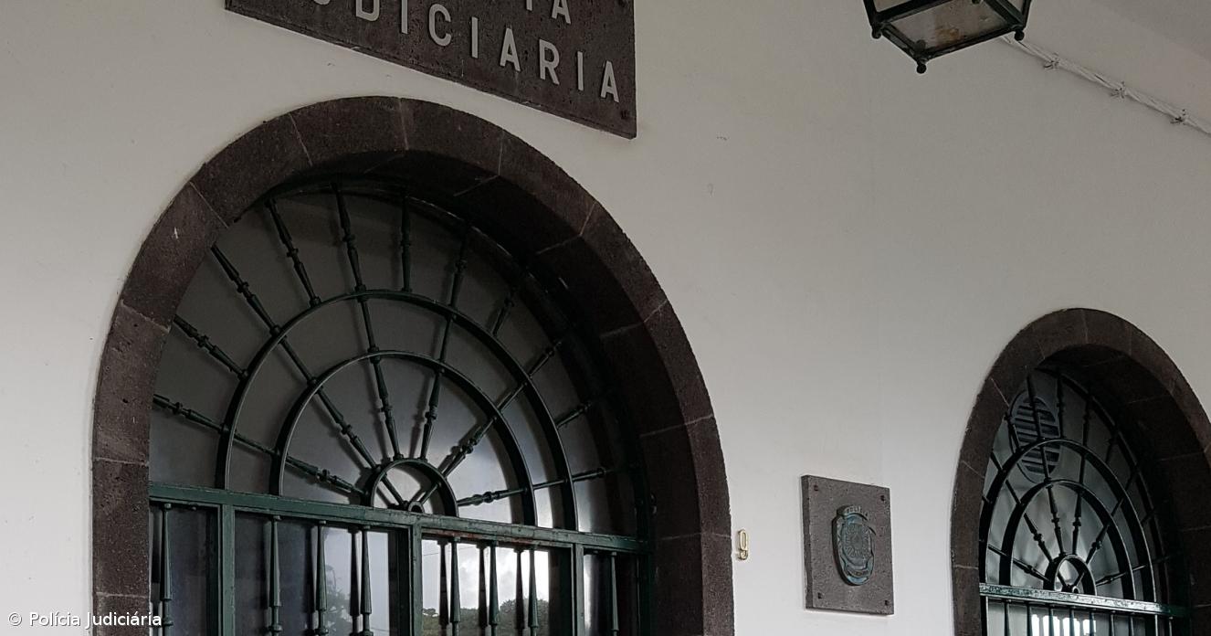 Detido suspeito de violação e violência doméstica contra companheira em São Miguel