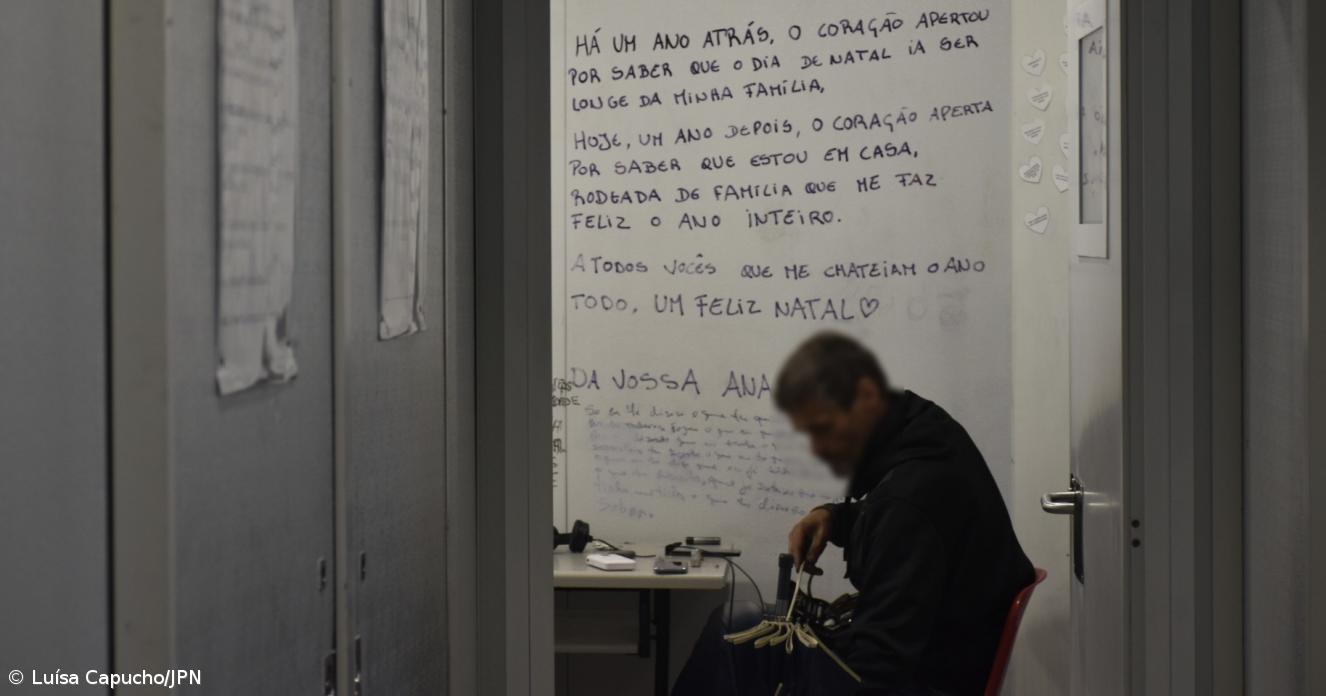 Sala de chuto pendente de reuniões com autarquias