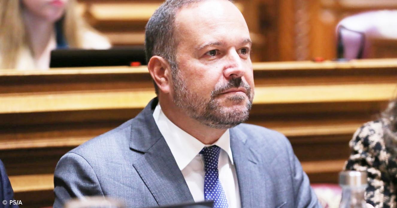 Francisco César acusa PSD de adiar solução para subsídio social de mobilidade