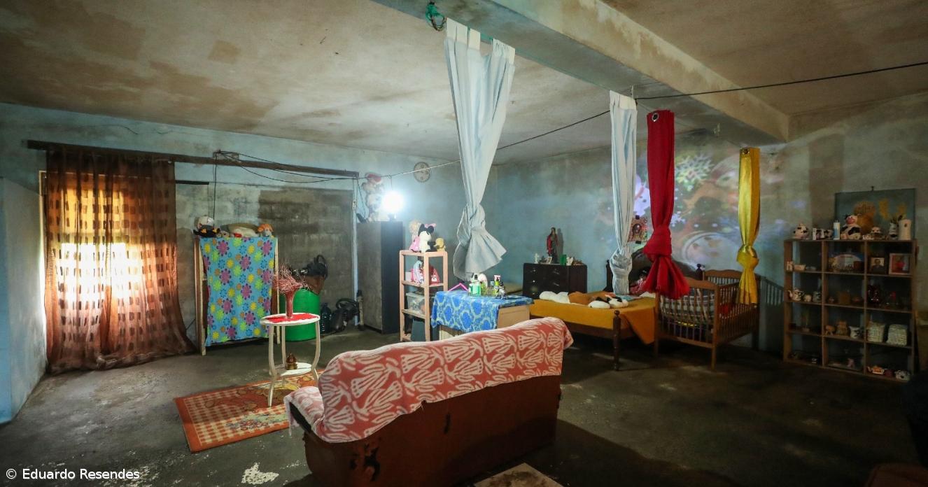 Família que vive no barracão continua sem casa