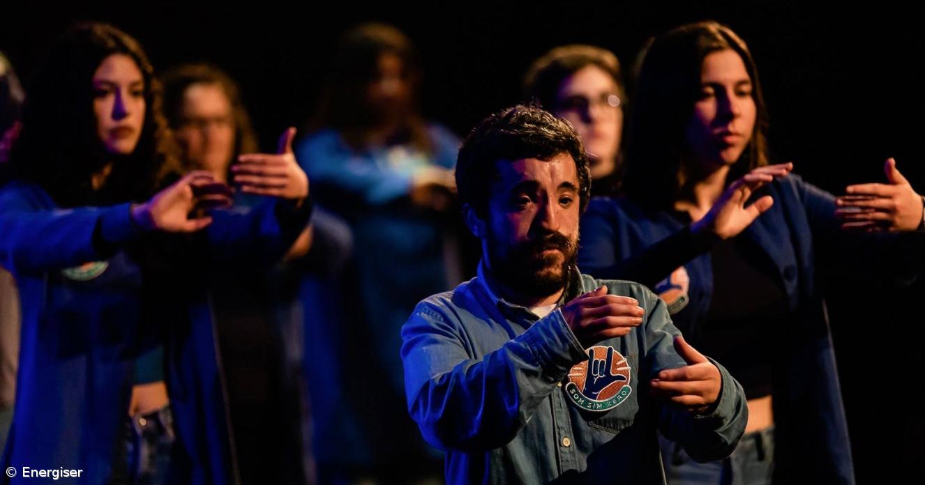 Ouvir sem som é sentir a música através do corpo