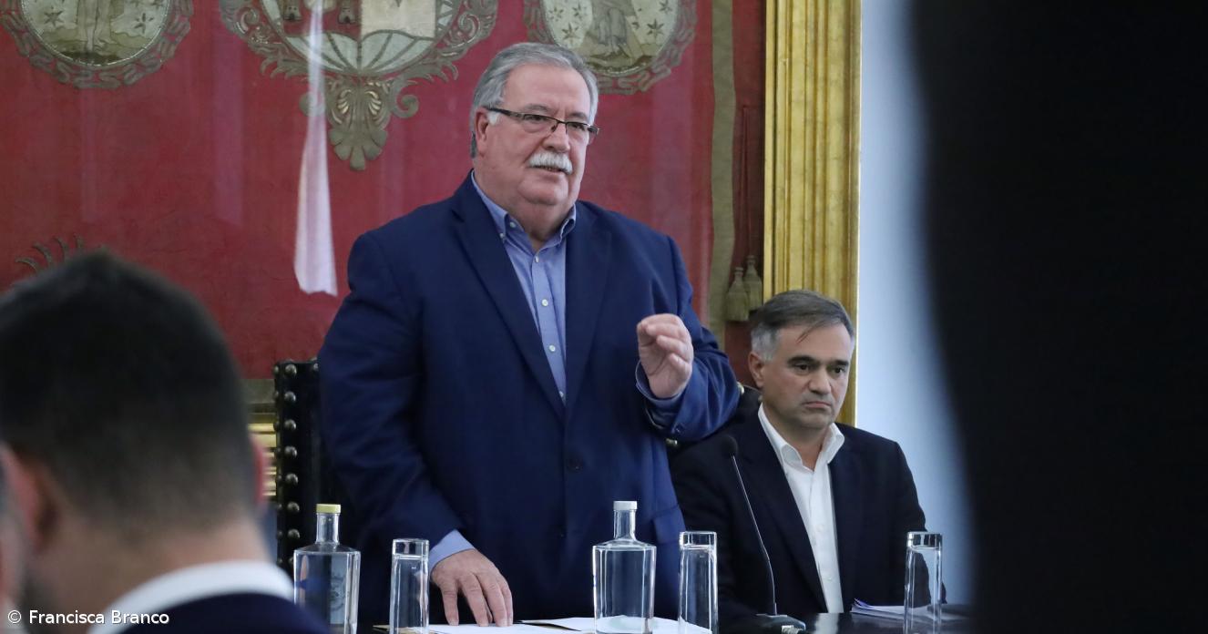 São Miguel levanta voz contra incongruências e impasse político