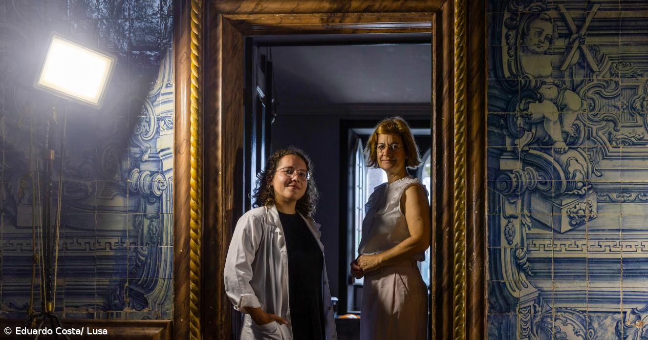 Escavações revelam novos enterramentos na capela-mor de igreja de Vila Franca do Campo
