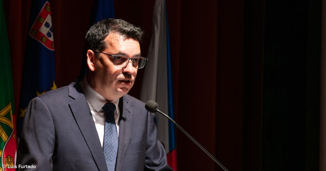 Autarca da Ribeira Grande condena investida contra viaturas da PSP em Rabo de Peixe